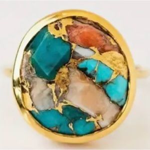 Gold ring size 8 with turquoise, white, orange, brown toned jewel. Costume🩵